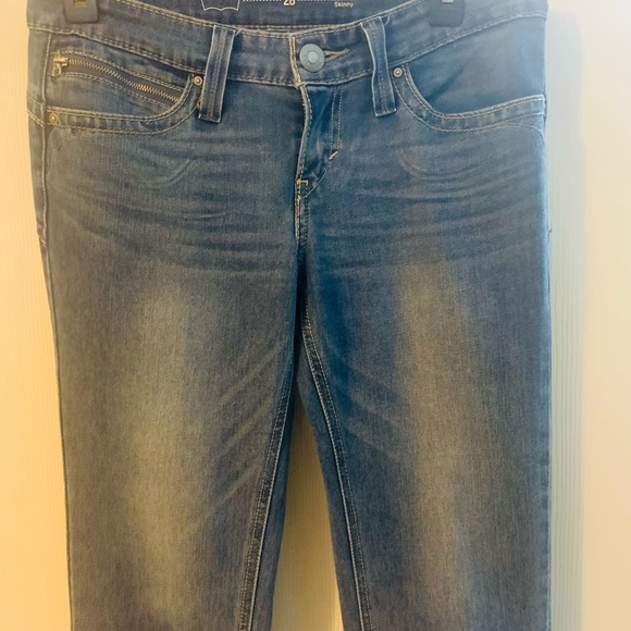 Jeens - Picture 3 of 10